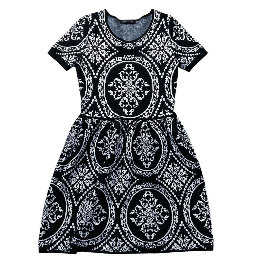 Romeo and Juliet Womens Dress sz M Black White Pullover Fit Flare Stretch Knit